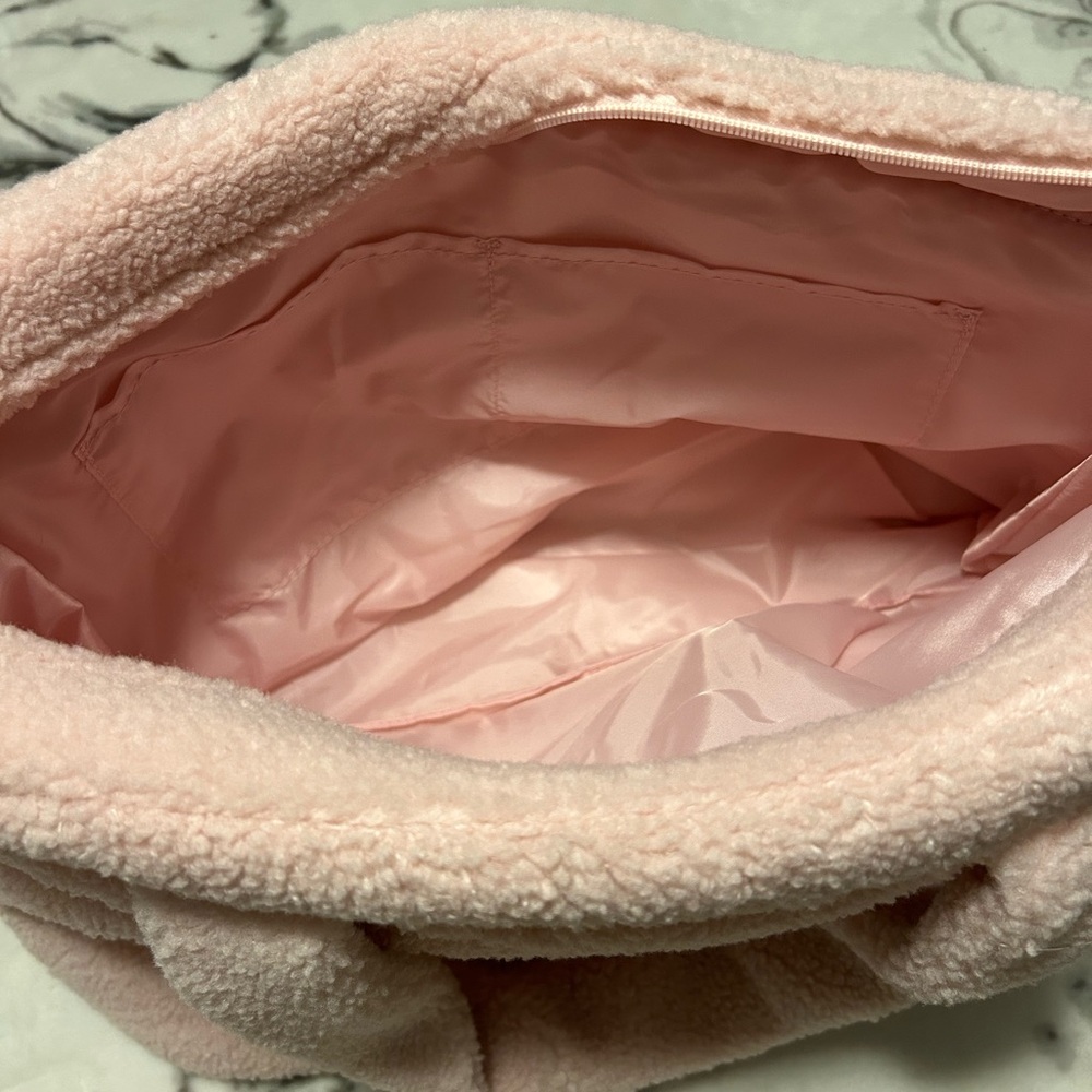 BNWT Victoria’s Secret PINK plush tote - Picture 5 of 6